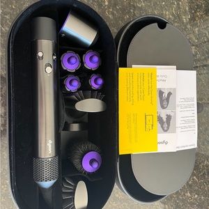 Dyson AirWrap Complete Set in Black/Purple.